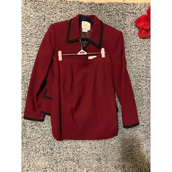 EN AVANCE Women's 2-Piece Skirt Suit Size 8 Burgundy Black Trim Formal - Picture 6 of 7